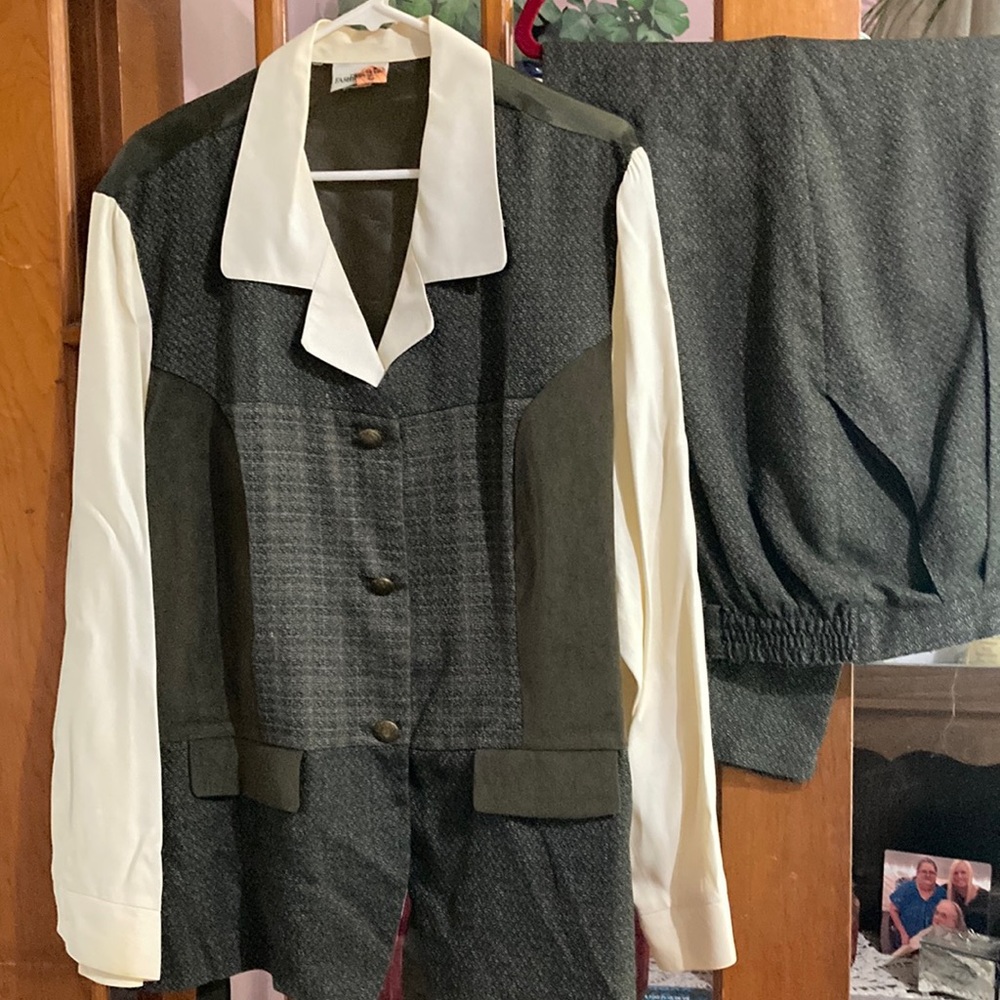 2 piece suit with suede inserts size 22/24